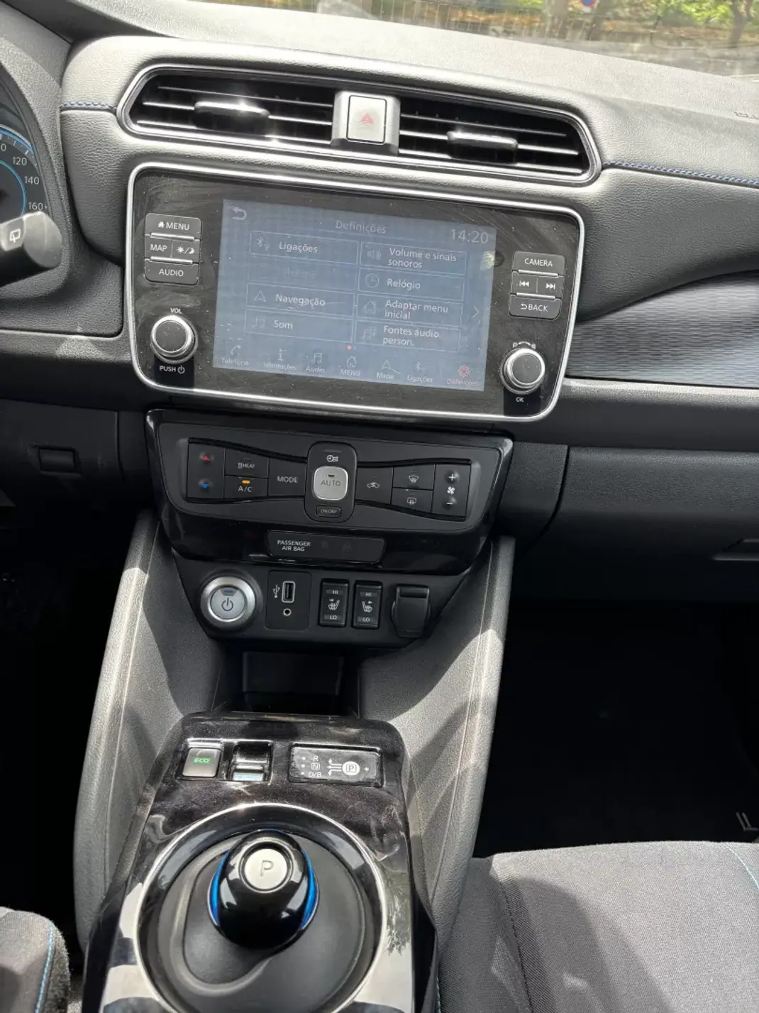 Nissan Leaf 2020 - 14500 EUR, 70000 km - AUTO.MOTO.pt - 70000km - foto 11 de 14