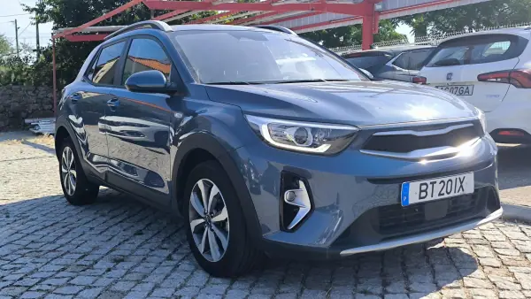 Kia Stonic 2025 - 17490 EUR, 15360 km - AUTO.MOTO.pt - 15360km - foto 3 de 9