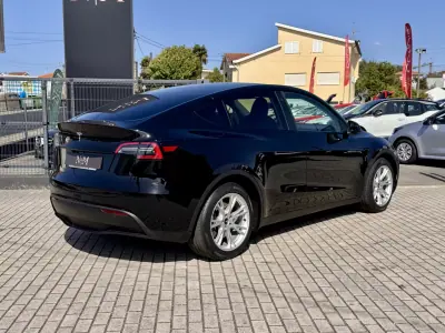 Tesla Model Y 2023 - 32990 EUR, 130000 km - 130000km - foto 2 de 18