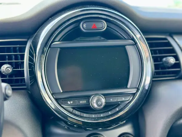 MINI 3 Portas 2017 - 14990 EUR, 95000 km - AUTO.MOTO.pt - 95000km - foto 26 de 32