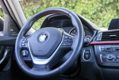 BMW 318 2014 - 15900 EUR, 144000 km - 144000km - foto 12 de 18