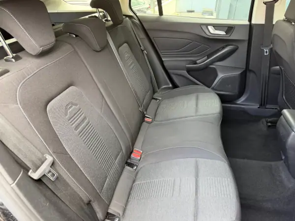 Ford Focus SW 2022 - 15999 EUR, 101021 km - AUTO.MOTO.pt - 101021km - foto 14 de 34