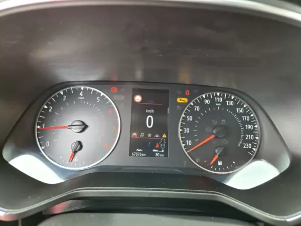 Renault Clio 2021 - 16950 EUR, 67876 km - AUTO.MOTO.pt - 67876km - foto 7 de 10