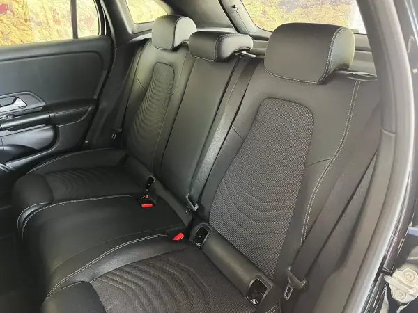 Mercedes-Benz GLA 250 2021 - 27600 EUR, 108896 km - AUTO.MOTO.pt - 108896km - foto 22 de 23