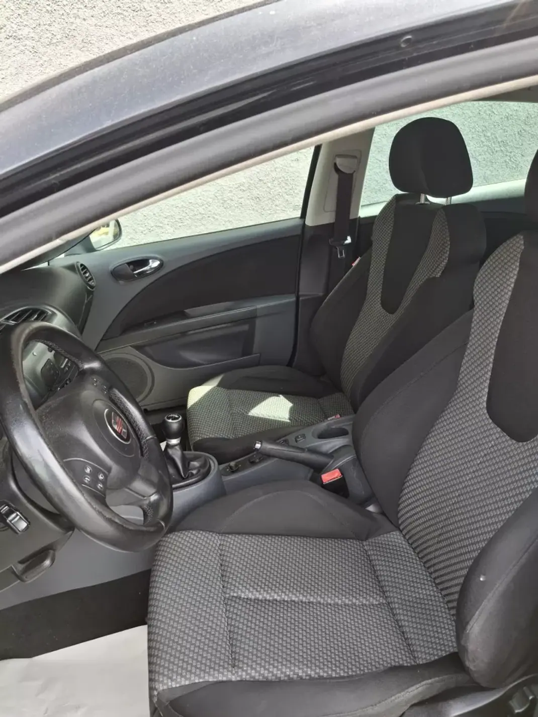 SEAT Leon 2012 - 6950 EUR, 280000 km - AUTO.MOTO.pt - 280000km - foto 7 de 11