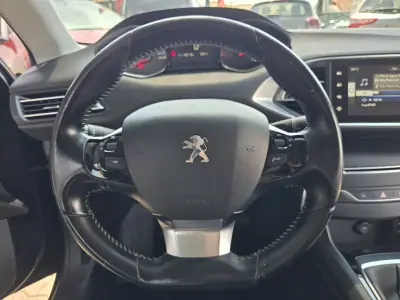 Peugeot 308 2017 - 10250 EUR, 114000 km - AUTO.MOTO.pt - 114000km - foto 17 de 17