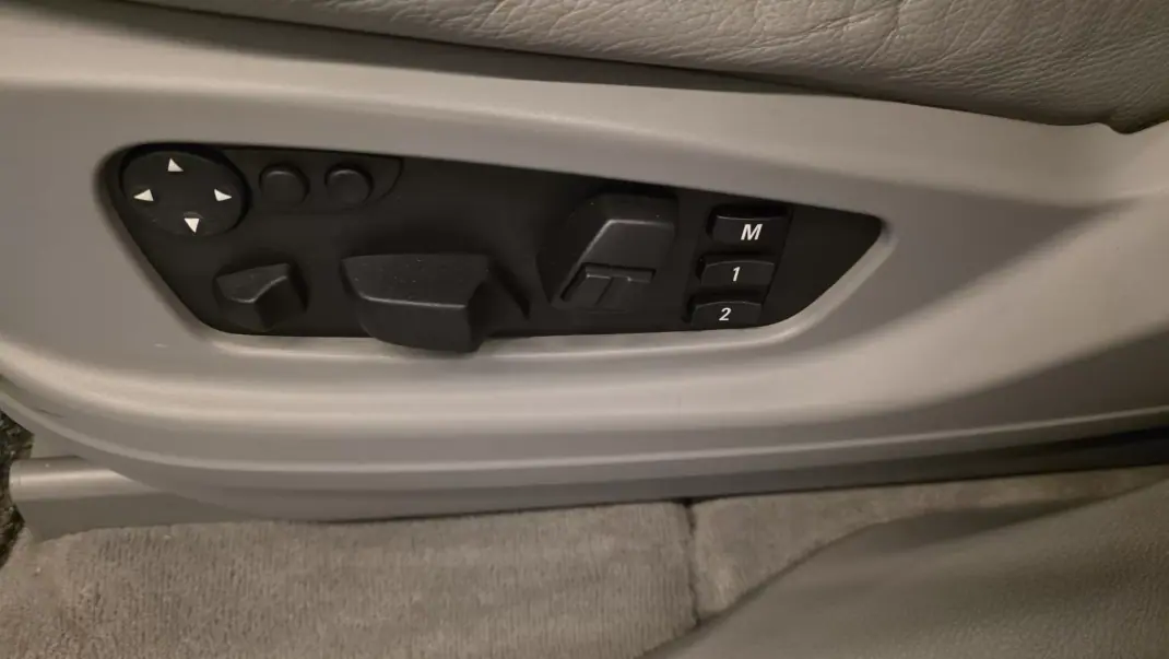 BMW X5 2008 - 14900 EUR, 273516 km - AUTO.MOTO.pt - 273516km - foto 35 de 51