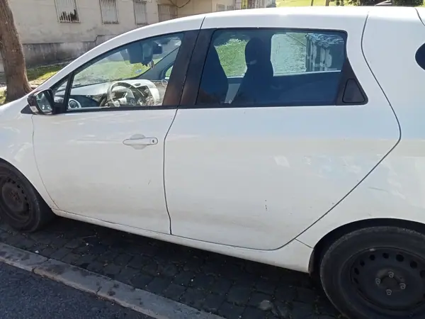 Renault Zoe 2015 - 5000 EUR, 170000 km - 170000km - foto 2 de 5