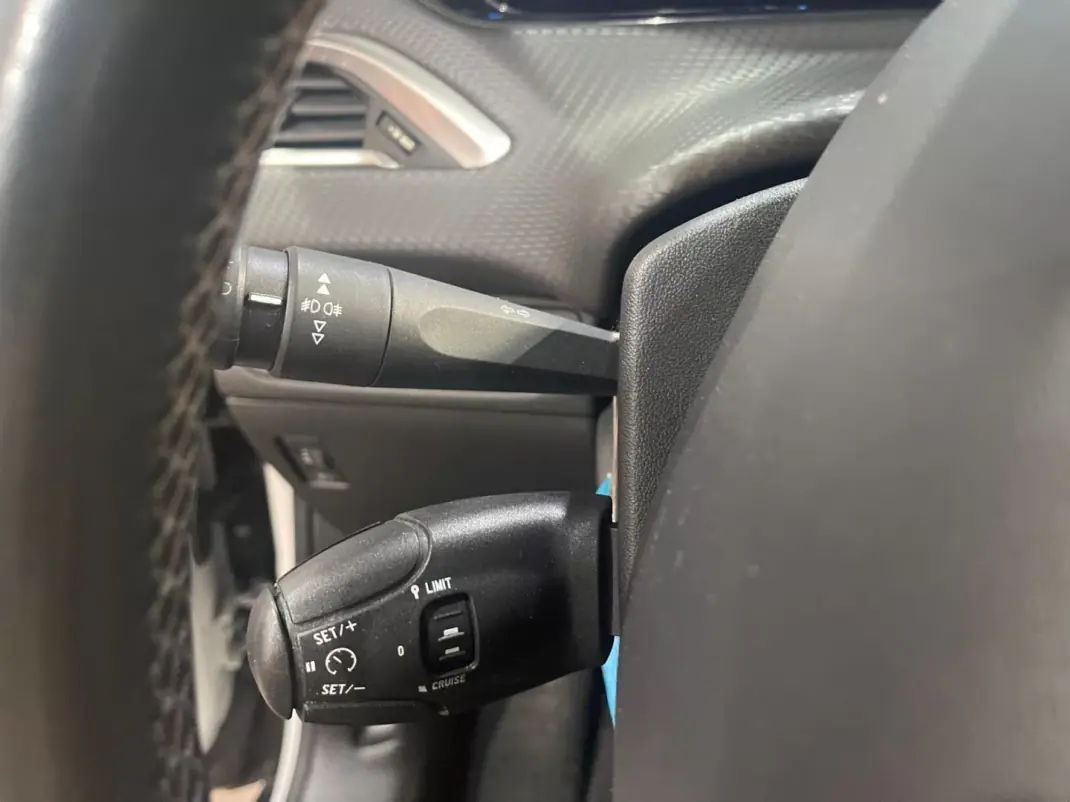 Peugeot 2008 2015 - 8500 EUR, 166000 km - AUTO.MOTO.pt - 166000km - foto 41 de 44