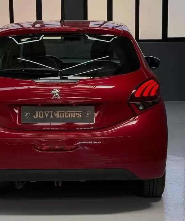 Peugeot 208 2018 - 7999 EUR, 171944 km - AUTO.MOTO.pt - 171944km - foto 6 de 18