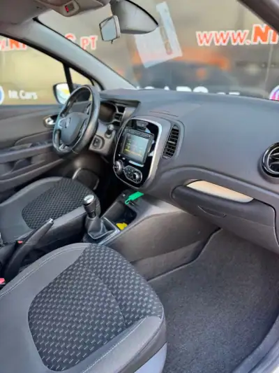 Renault Captur 2019 - 17250 EUR, 82289 km - AUTO.MOTO.pt - 82289km - foto 21 de 27