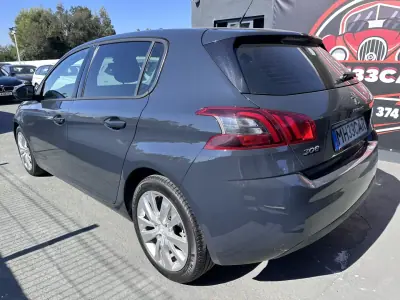 Peugeot 308 2018 - 12500 EUR, 280000 km - AUTO.MOTO.pt - 280000km - foto 6 de 32