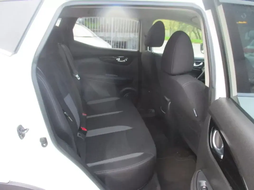 Nissan Qashqai 2018 - 15990 EUR, 170000 km - 170000km - foto 23 de 26