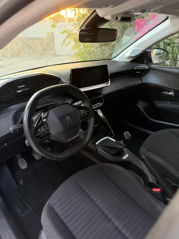 Peugeot 208 2023 - 15900 EUR, 42978 km - AUTO.MOTO.pt - 42978km - foto 7 de 10