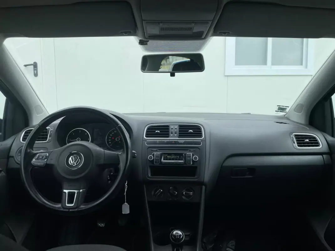 Volkswagen Polo 2013 - 7990 EUR, 168500 km - AUTO.MOTO.pt - 168500km - foto 9 de 24