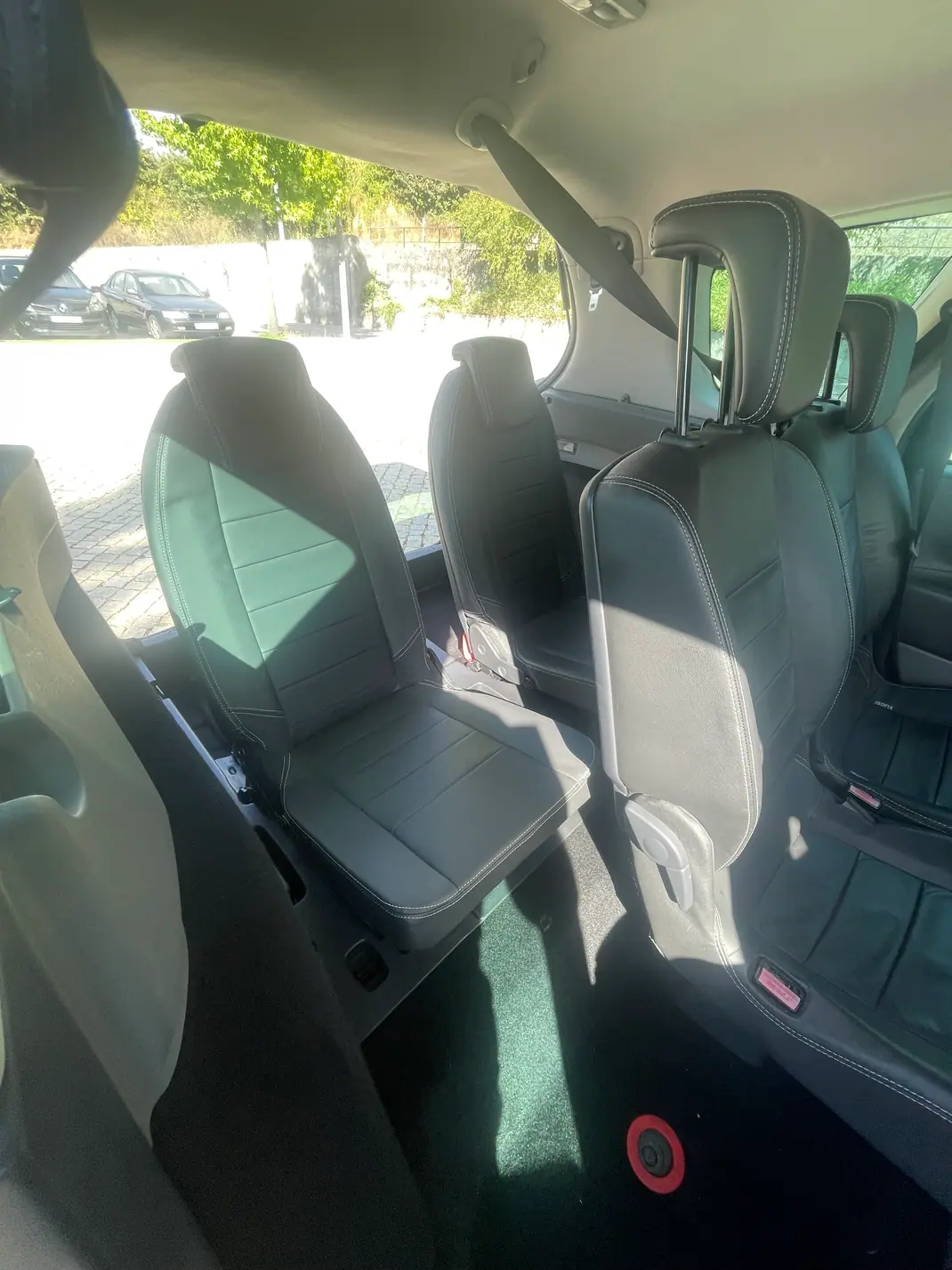 Renault Scénic 2009 - 4990 EUR, 245000 km - AUTO.MOTO.pt - 245000km - foto 12 de 13