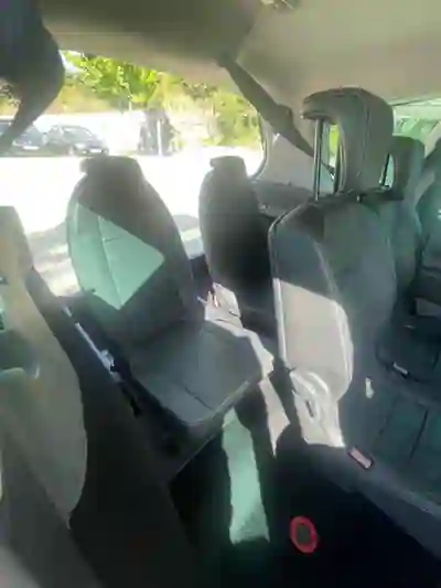 Renault Scénic 2009 - 4990 EUR, 245000 km - AUTO.MOTO.pt - 245000km - foto 12 de 13