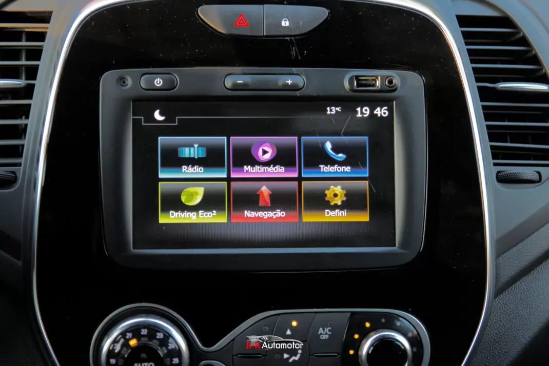 Renault Captur 2019 - 14800 EUR, 98000 km - AUTO.MOTO.pt - 98000km - foto 18 de 27