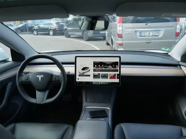 Tesla Model 3 2022 - 29450 EUR, 73183 km - AUTO.MOTO.pt - 73183km - foto 5 de 9