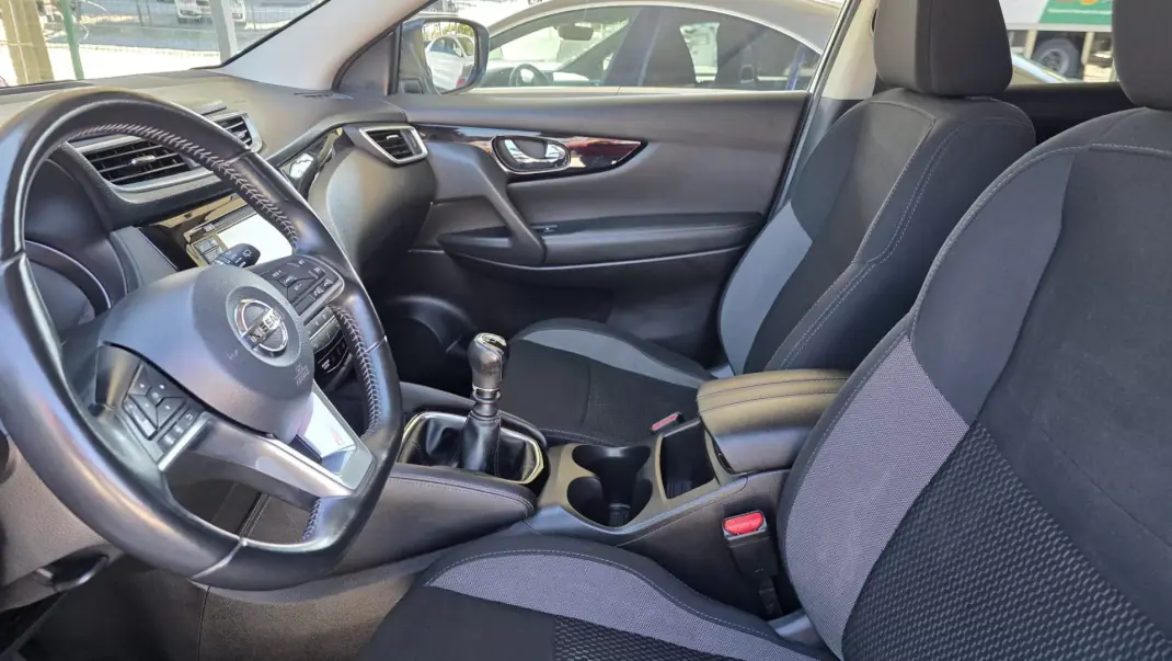 Nissan Qashqai 2019 - 18990 EUR, 110000 km - AUTO.MOTO.pt - 110000km - foto 18 de 31