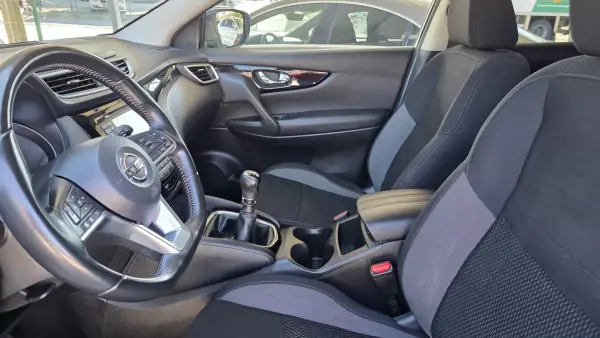 Nissan Qashqai 2019 - 18590 EUR, 110000 km - AUTO.MOTO.pt - 110000km - foto 18 de 31