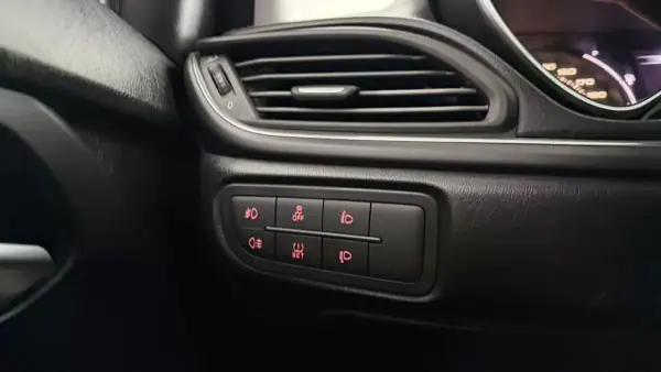 Fiat Tipo Sedan 2016 - 8990 EUR, 194768 km - AUTO.MOTO.pt - 194768km - foto 22 de 25