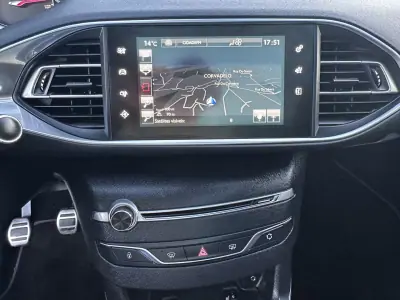 Peugeot 308 SW 2015 - 12900 EUR, 140000 km - AUTO.MOTO.pt - 140000km - foto 38 de 64