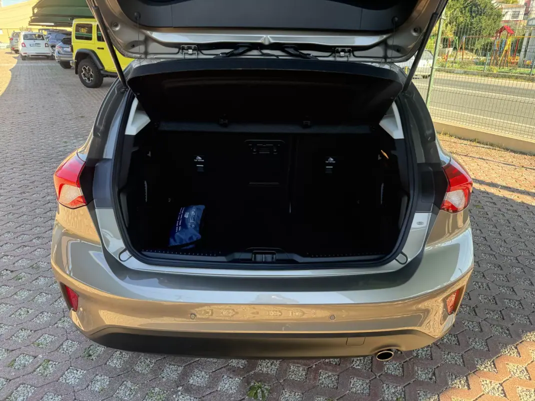 Ford Focus 2019 - 16900 EUR, 25404 km - AUTO.MOTO.pt - 25404km - foto 15 de 16