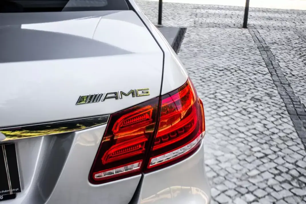 Mercedes-Benz E 250 2016 - 23750 EUR, 215762 km - AUTO.MOTO.pt - 215762km - foto 11 de 39