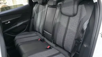 Peugeot 3008 2018 - 16990 EUR, 131000 km - AUTO.MOTO.pt - 131000km - foto 14 de 23