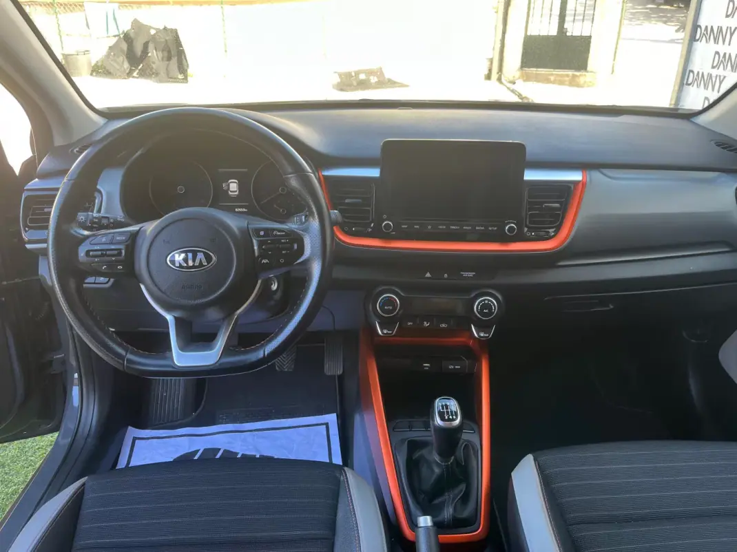 Kia Stonic 2021 - 16490 EUR, 82000 km - 82000km - foto 7 de 12