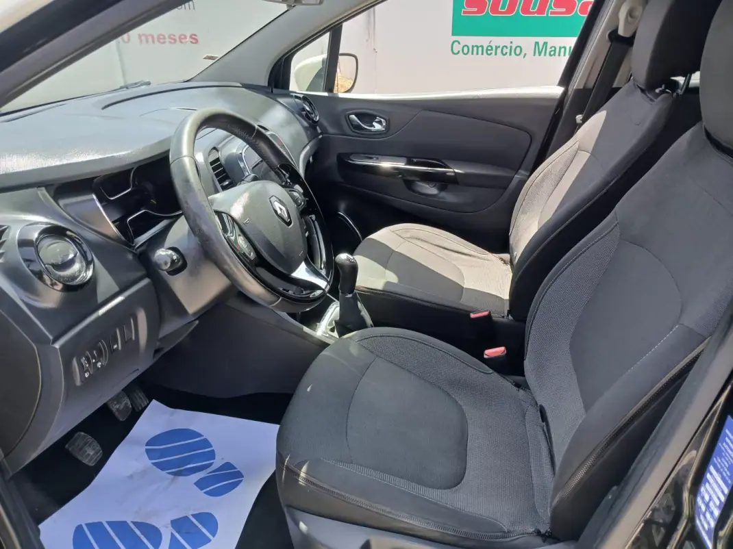 Renault Captur 2013 - 9950 EUR, 157174 km - AUTO.MOTO.pt - 157174km - foto 16 de 25