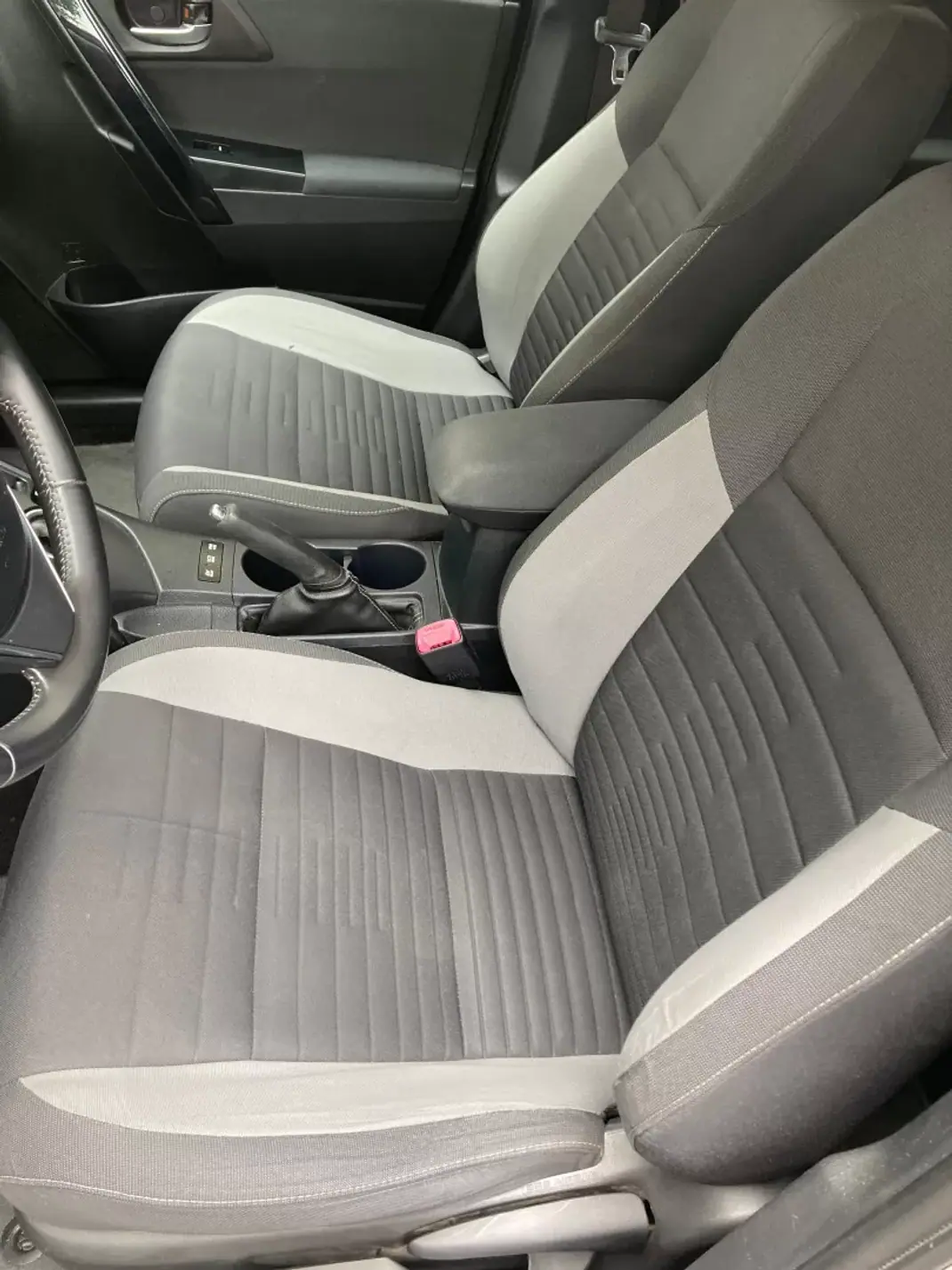 Toyota Auris 2016 - 16750 EUR, 90000 km - AUTO.MOTO.pt - 90000km - foto 11 de 21