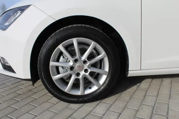 SEAT Leon 2013 - 9700 EUR, 184867 km - AUTO.MOTO.pt - 184867km - foto 6 de 16