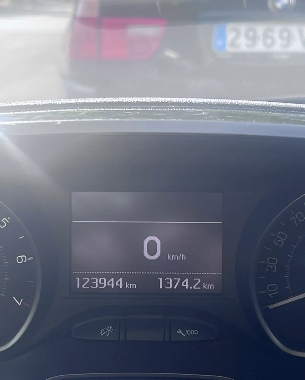 Peugeot 208 2018 - 8200 EUR, 123000 km - AUTO.MOTO.pt - 123000km - foto 3 de 7