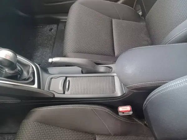 Honda Civic 2016 - 14890 EUR, 120487 km - AUTO.MOTO.pt - 120487km - foto 19 de 34