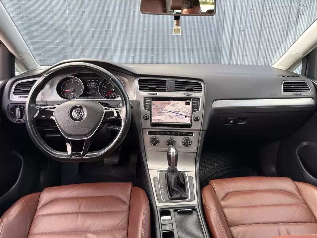 Volkswagen Golf 2015 - 14750 EUR, 163941 km - AUTO.MOTO.pt - 163941km - foto 7 de 19