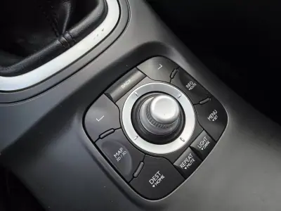 Renault Mégane Coupe 2011 - 8990 EUR, 234000 km - AUTO.MOTO.pt - 234000km - foto 23 de 33