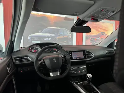 Peugeot 308 2019 - 16500 EUR, 74173 km - AUTO.MOTO.pt - 74173km - foto 16 de 20