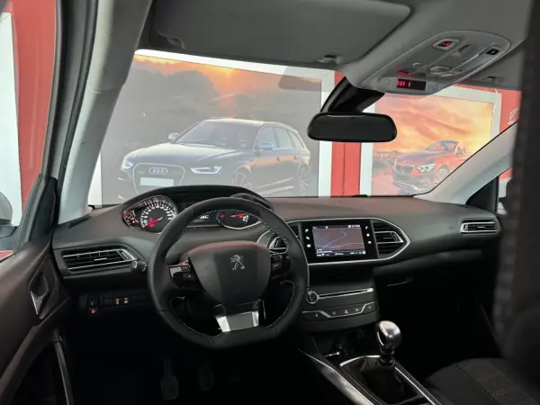 Peugeot 308 2019 - 16500 EUR, 74173 km - AUTO.MOTO.pt - 74173km - foto 16 de 20