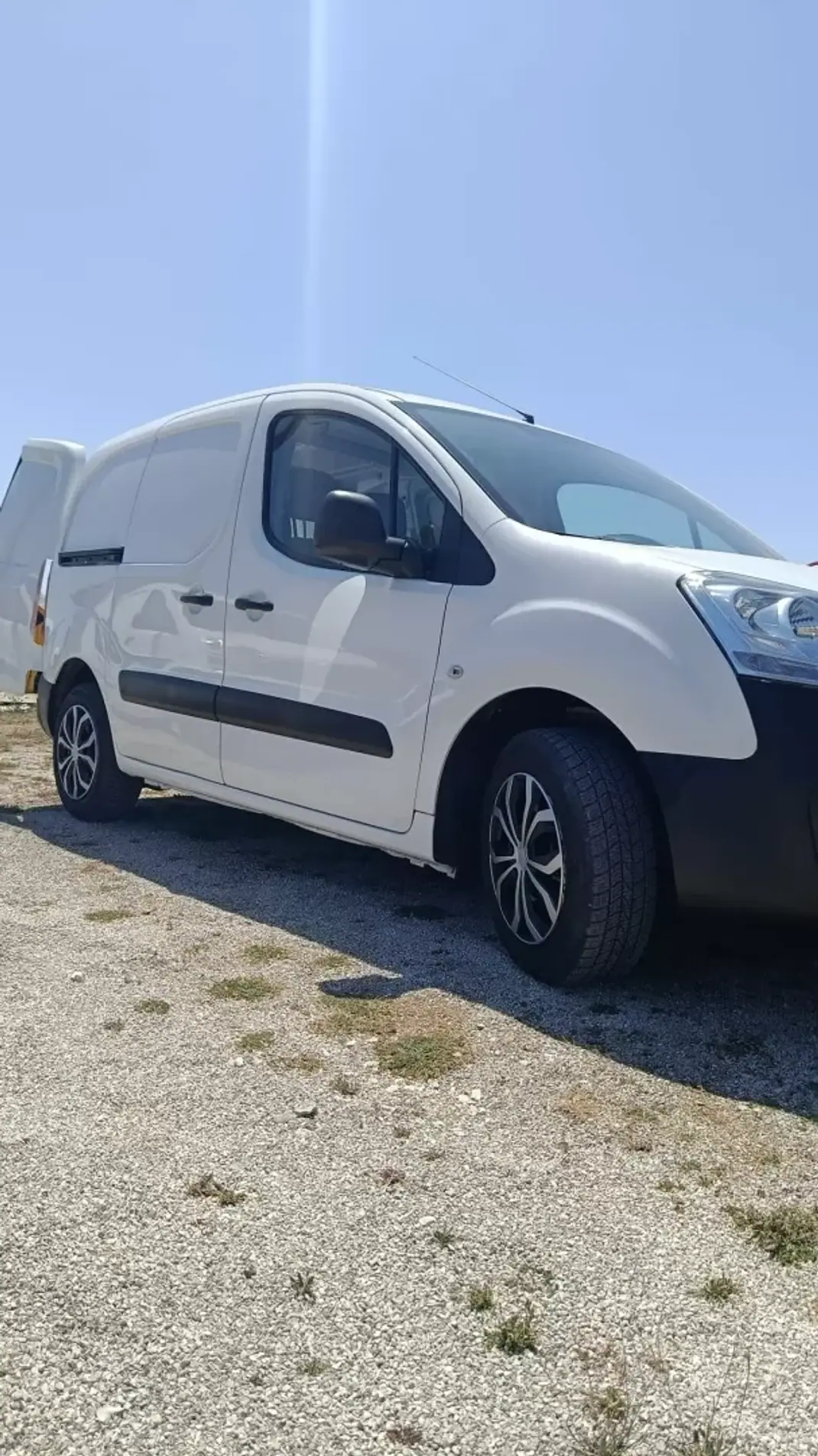 Peugeot Partner 2016 - 11900 EUR, 60000 km - 60000km - foto 6 de 6