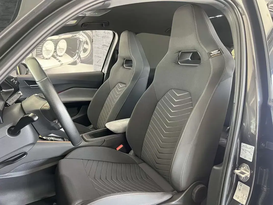 Cupra Born 2023 - 27800 EUR, 83155 km - 83155km - foto 8 de 31