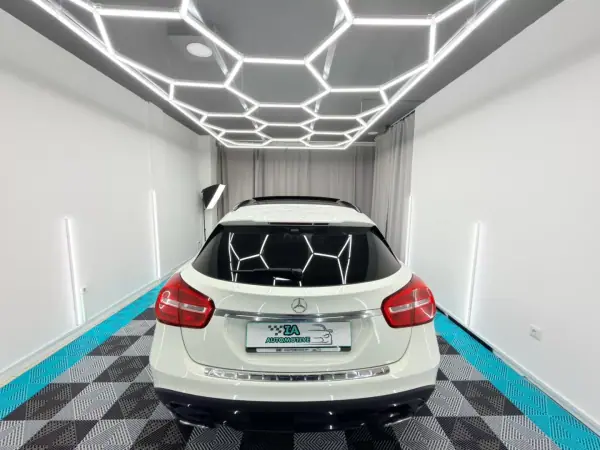 Mercedes-Benz GLA 200 2014 - 14000 EUR, 265000 km - AUTO.MOTO.pt - 265000km - foto 7 de 20