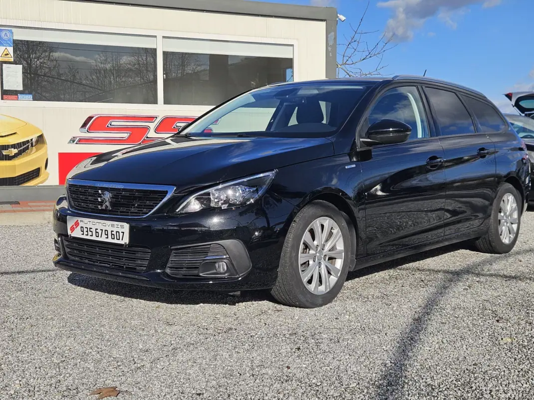 Peugeot 308 SW 2019 - 13800 EUR, 77780 km - AUTO.MOTO.pt - 77780km - foto 1 de 44
