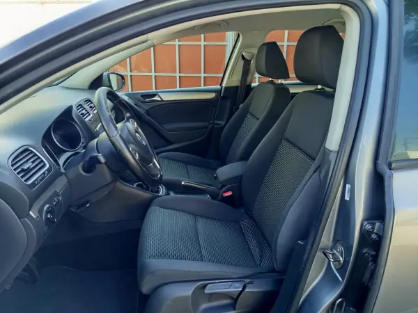 Volkswagen Golf 2010 - 8490 EUR, 178000 km - AUTO.MOTO.pt - 178000km - foto 10 de 18