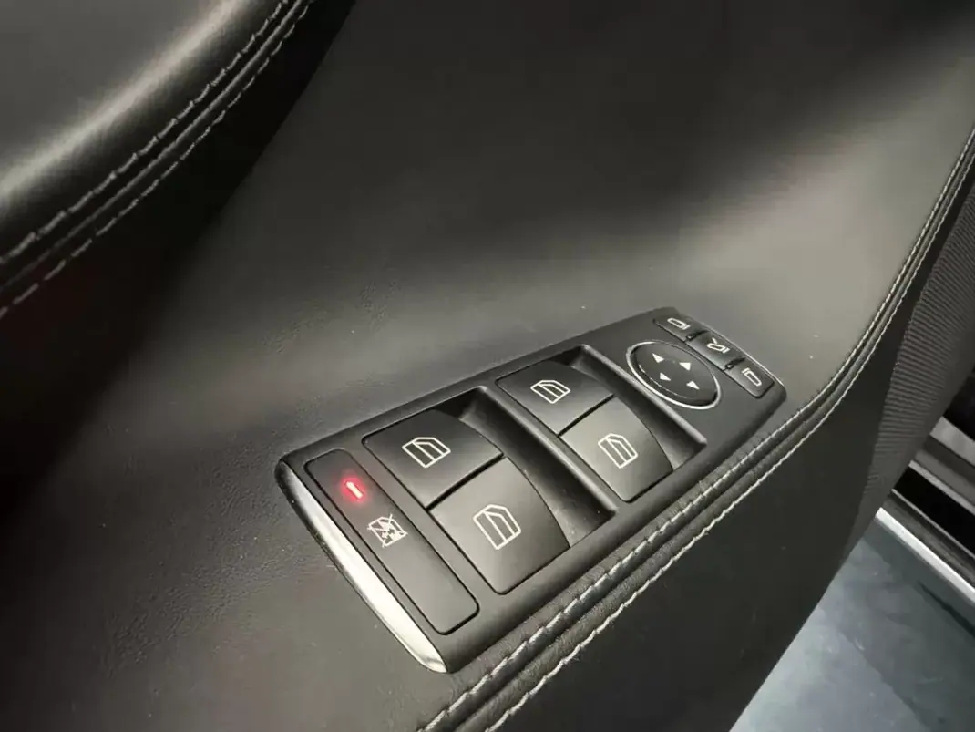 Tesla Model S 2017 - 19990 EUR, 237000 km - AUTO.MOTO.pt - 237000km - foto 22 de 37