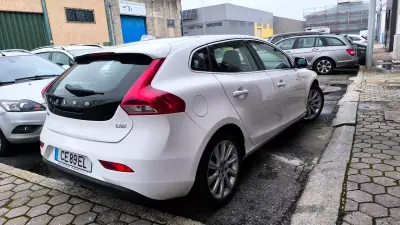 Volvo V40 2013 - 11400 EUR, 182000 km - AUTO.MOTO.pt - 182000km - foto 11 de 24
