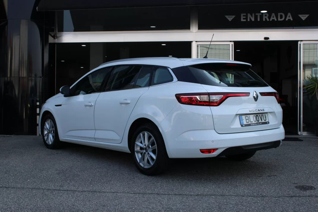 Renault Mégane Sport Tourer 2019 - 16900 EUR, 95084 km - AUTO.MOTO.pt - 95084km - foto 2 de 19