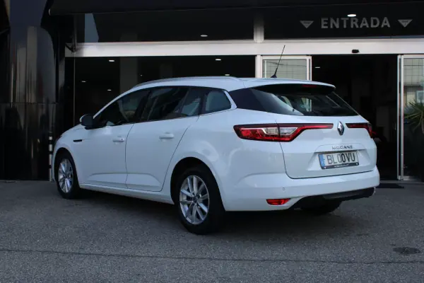 Renault Mégane Sport Tourer 2019 - 16900 EUR, 95084 km - AUTO.MOTO.pt - 95084km - foto 2 de 19