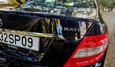 Mercedes-Benz C 230 2009 - 14990 EUR, 214000 km - AUTO.MOTO.pt - 214000km - foto 14 de 26